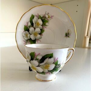 EUC VTG Royal Vale Bone China Teacup and Saucer Large White Blossoms